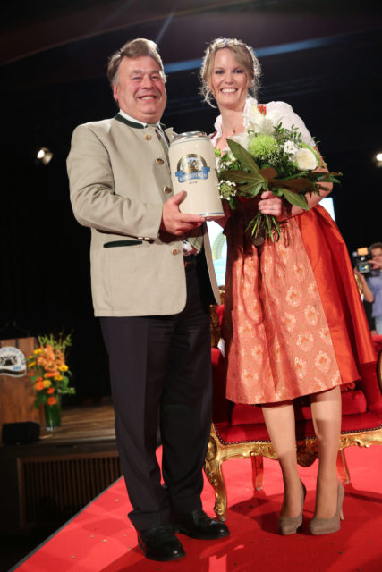 Staatsminister Helmut Brunner _Bayerische Bierkoenigin 2015-2016_Marlene Speck