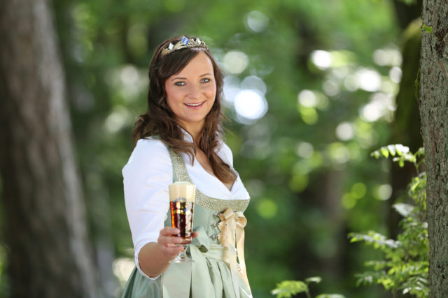 BayerBierKoenigin2014-2015_Tina-ChristinRueger_Dunkles-02