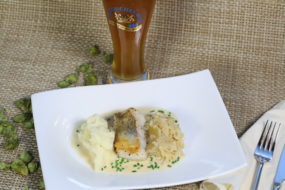 Zanderfilet mit Riesling-Biersauce auf Sauerkraut und einem Weißbierbock