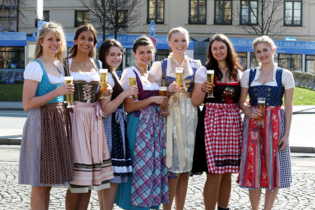 vlnr Lisa Papperger_Latifah Wilson_Johanna Merkenschlager_Lena Hochstraßer_ Jessica Dillinger_ Melanie Fraas_ Lena Therese Urban