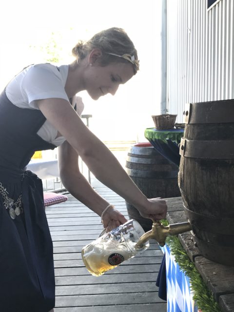 Bayer Bierkoenigin Johanna Seiler -Ozapft is