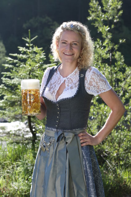 BayerBierkoenigin2018-19_Johanna Seiler_Maß-1