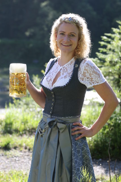 BayerBierkoenigin2018-19_Johanna Seiler_Maß-26