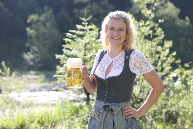BayerBierkoenigin2018-19_Johanna Seiler_Maß-3