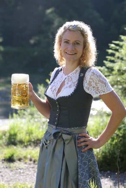 BayerBierkoenigin2018-19_Johanna Seiler_Maß-4