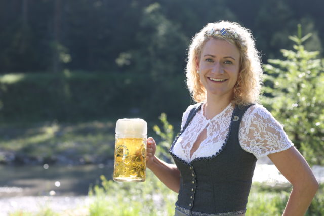 BayerBierkoenigin2018-19_Johanna Seiler_Maß-5