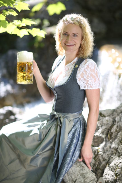 BayerBierkoenigin2018-19_Johanna Seiler_Maß-6