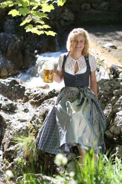 BayerBierkoenigin2018-19_Johanna Seiler_Maß-7