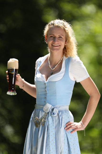 BayerBierkoenigin2018-19_Johanna Seiler_dunkles Weißbier-1