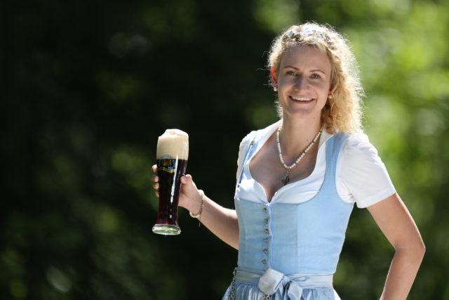 BayerBierkoenigin2018-19_Johanna Seiler_dunkles Weißbier-2