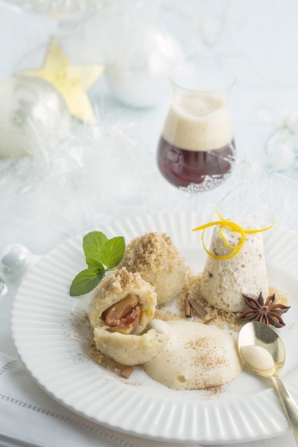 Zwetschgen-Knödel mit Lebkuchen-Parfait-Quitten-Weizenbock-Sabayon