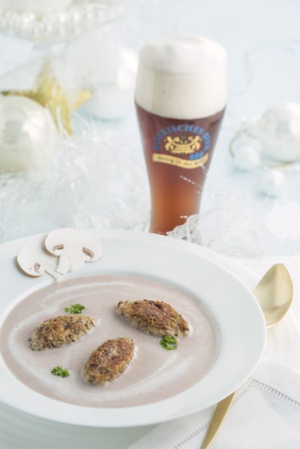 Maroni-Cremesuppe mit Waldpilz-Lebkuchen-Nocken©CarolineMartin