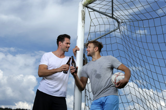 Fußball stehend 1
