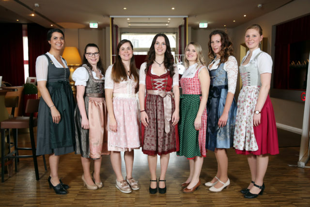 vlnr_Anna-Lina Castigliana_Leonie Höld_Amanda Gary_Katharina Sophia Schwaiger_Katja Staufer_Sarah Jäger_Anna Bader-2